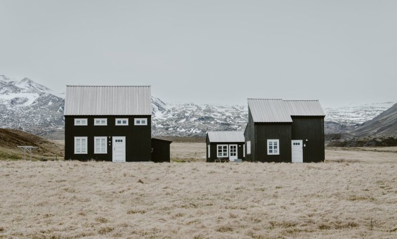 Tiny House vs. Traditional Home: Which is Better?